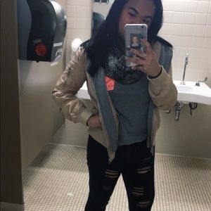 Meet your Posher, Mia